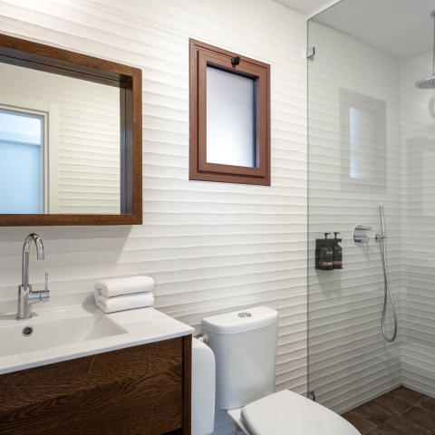 Lotan_Neve Midbar_bath_web.jpg